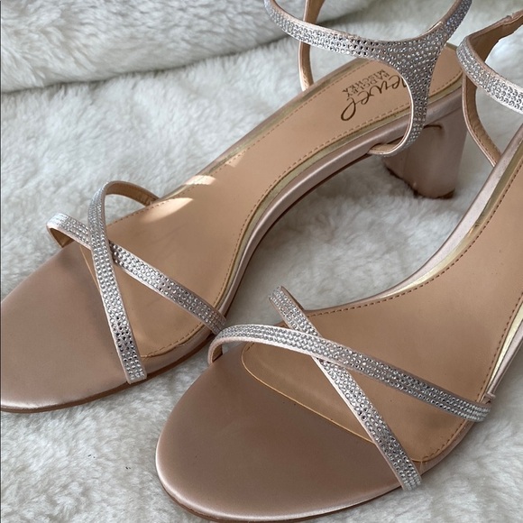 Jewel Badgley Mischka Cream and Silver Heels Sophisticated Style - Picture 2 of 13